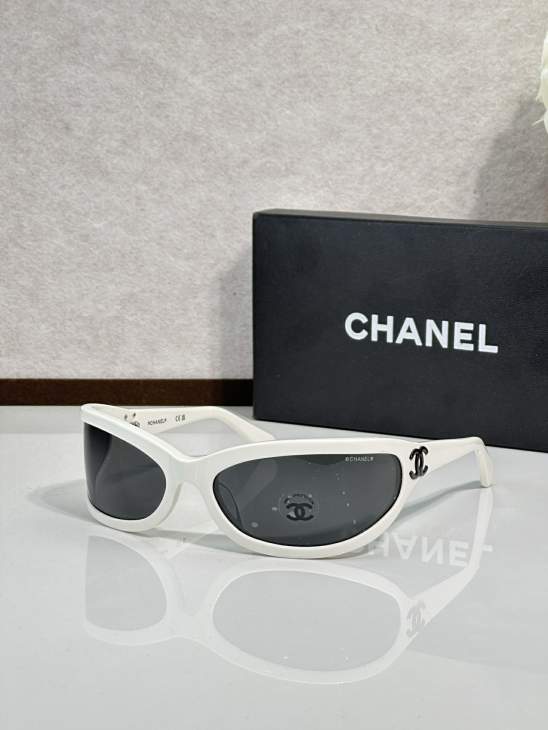 Picture of Chanel Sunglasses _SKUfw77894816fw